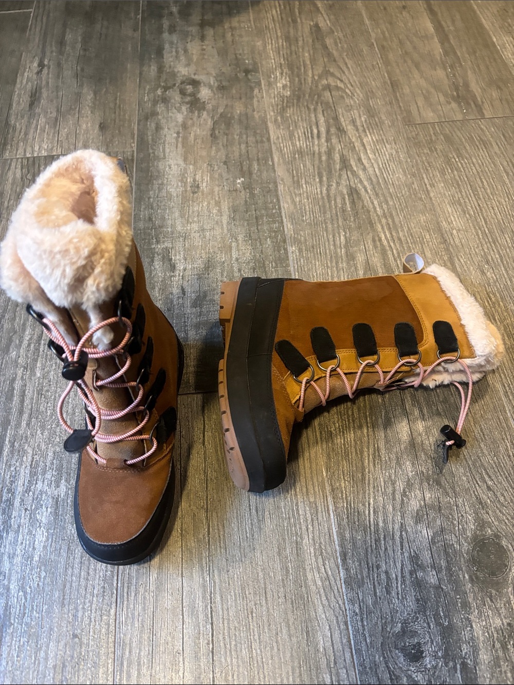All in Motion Girls Tan Faux-Fur Lined Winter Boots. Size 2